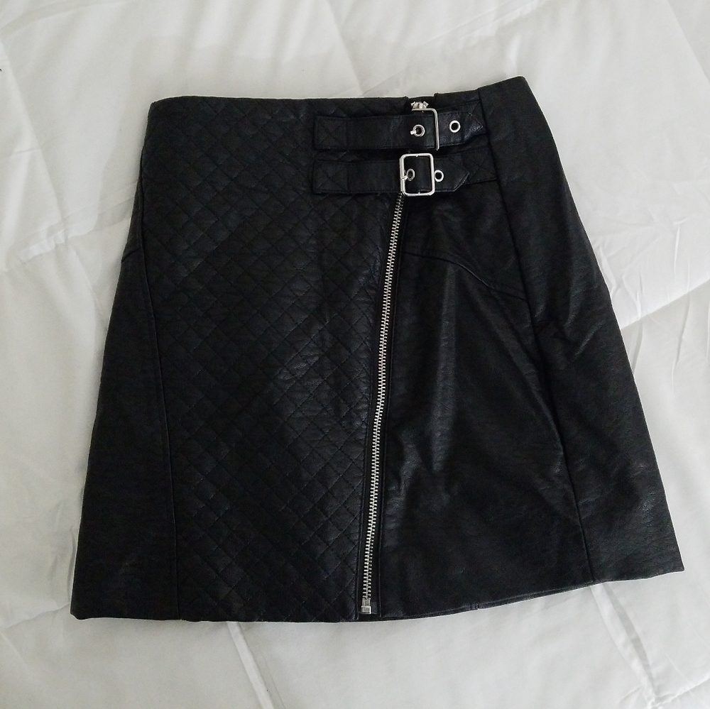 SOLD Black faux leather skirt - Picture 1 of 4